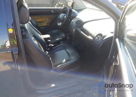 2010 Volkswagen New Beetle 2.5L из США, поврежденный, VIN 3VWPG3AG2AM036193